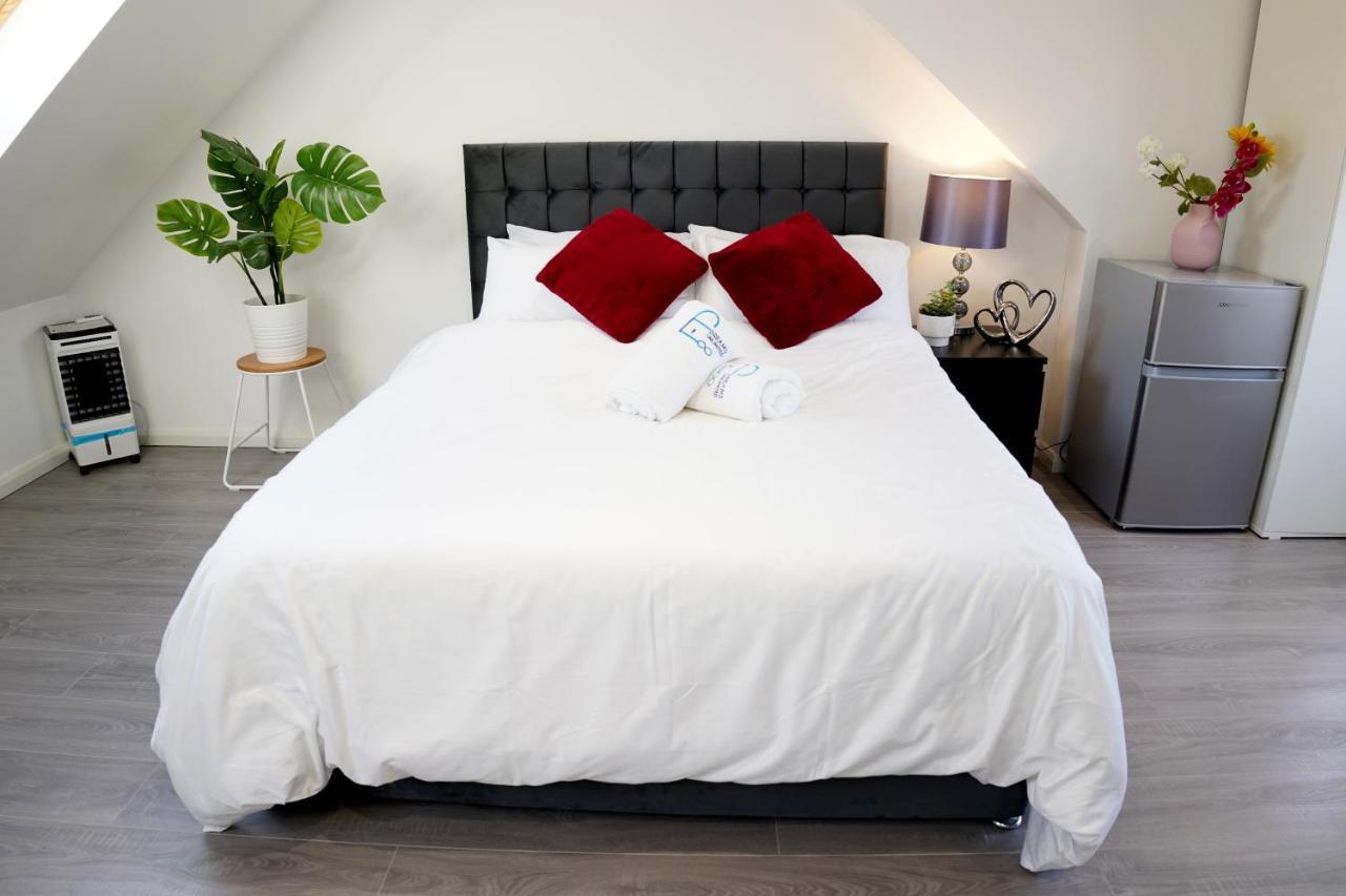 Holiday home 32gc Dreams Unlimited - Heathrow Flat W Free On-street Parking Staines-upon-Thames