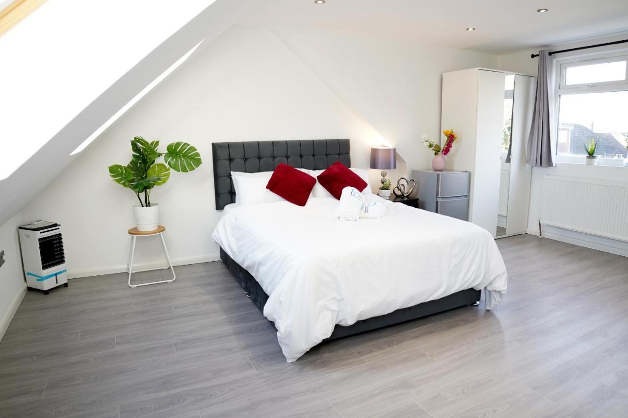 Holiday home 32gc Dreams Unlimited - Heathrow Flat W Free On-street Parking