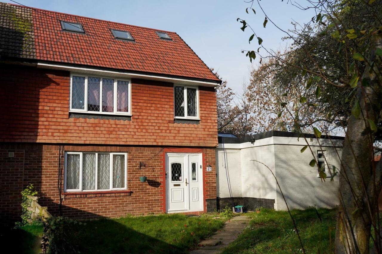 32gc Dreams Unlimited - Heathrow Flat W Free On-street Parking Holiday home