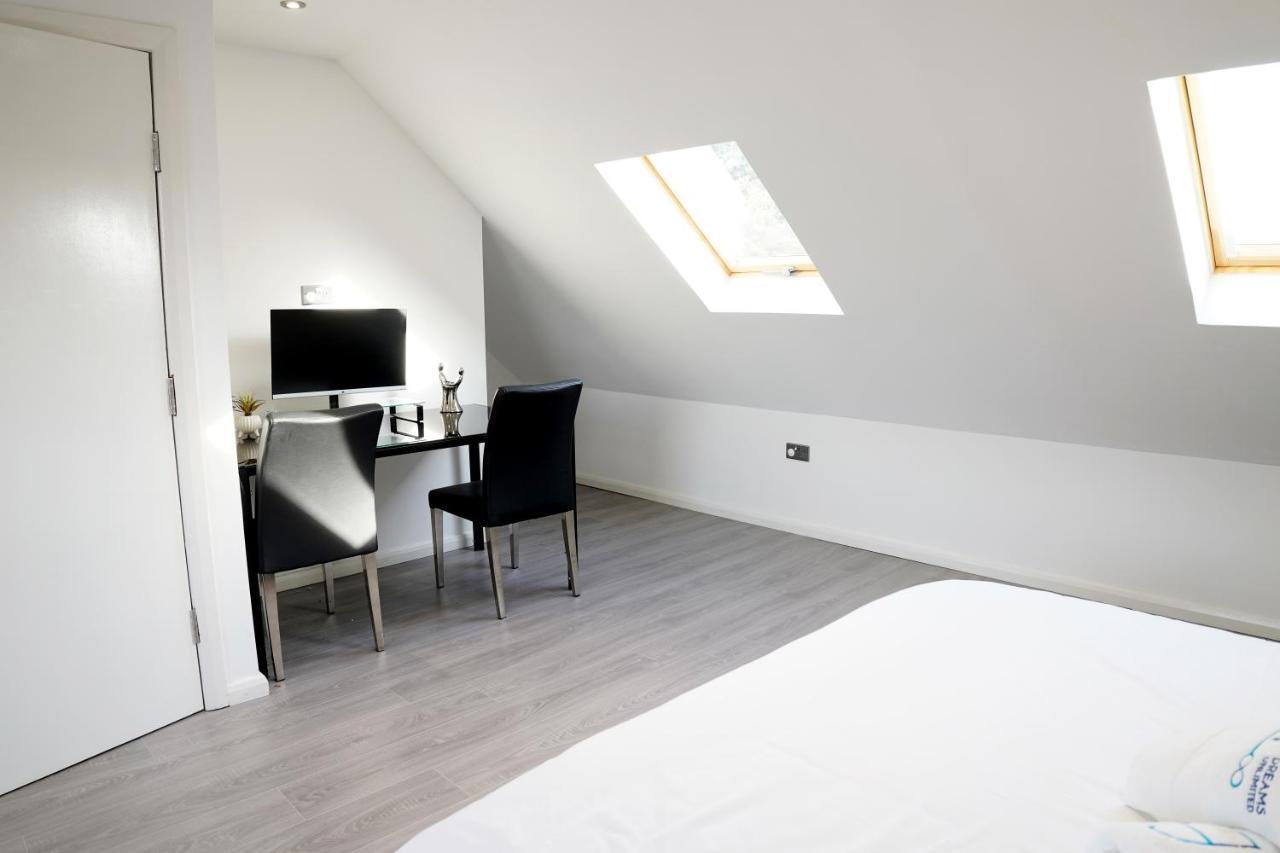 32gc Dreams Unlimited - Heathrow Flat W Free On-street Parking Staines-upon-Thames